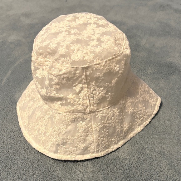 Elegant White Lace Bucket Hat - Picture 1 of 5